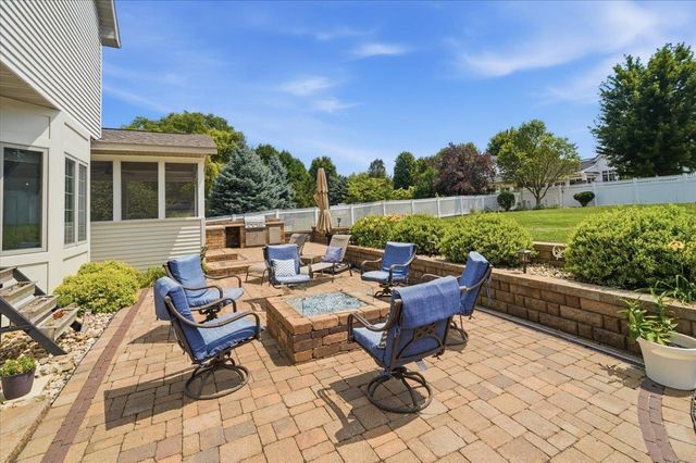 1957 Falcon Ridge, Waterloo, IA 50701