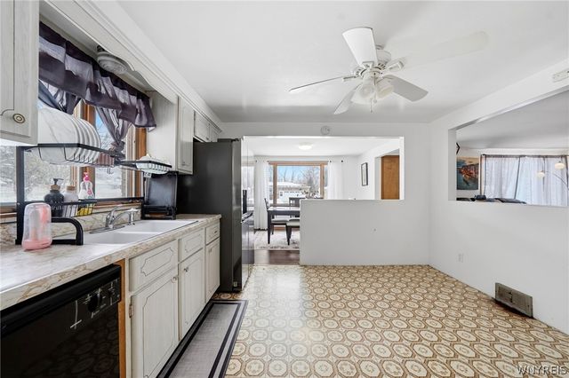 9 Marann Terrace, West Seneca, NY 14206