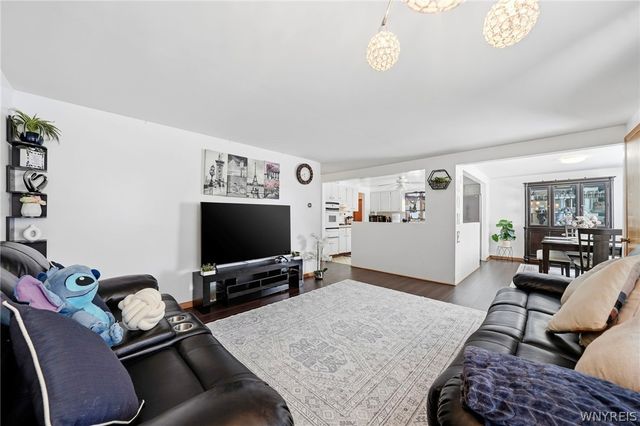 9 Marann Terrace, West Seneca, NY 14206