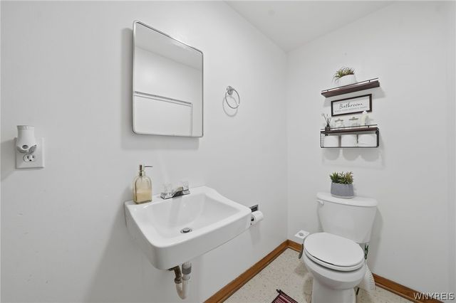 9 Marann Terrace, West Seneca, NY 14206