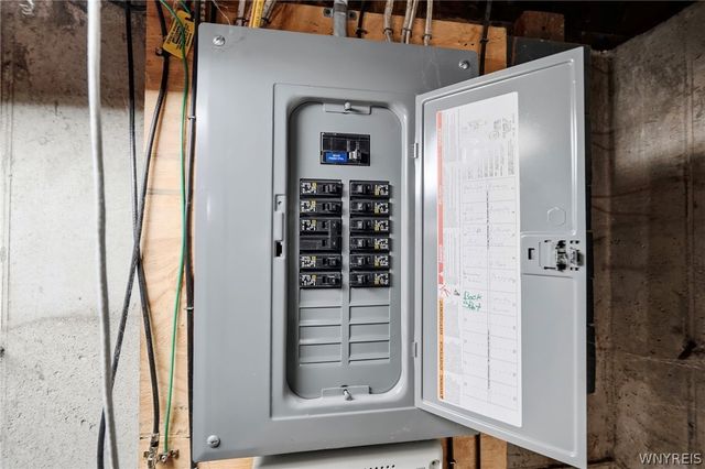 9 Marann Terrace, West Seneca, NY 14206