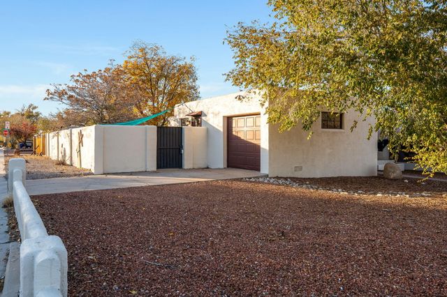 701 Laguayra Drive NE, Albuquerque, NM 87108