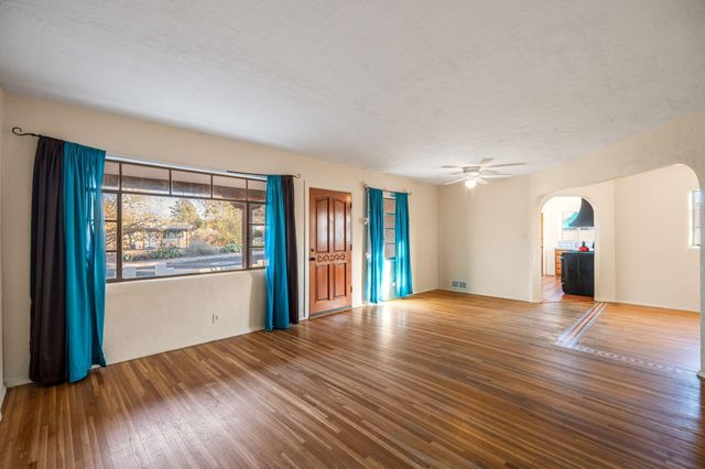 701 Laguayra Drive NE, Albuquerque, NM 87108