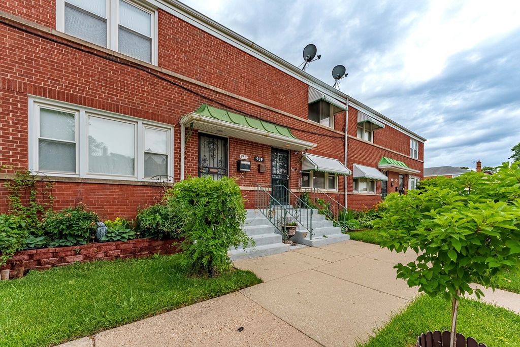 939 Bellwood Avenue, Bellwood, IL 60104