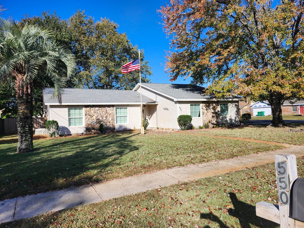 550 Brian Circle, Mary Esther, FL 32569