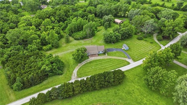 20208 S Bridle Lane, Peculiar, MO 64078