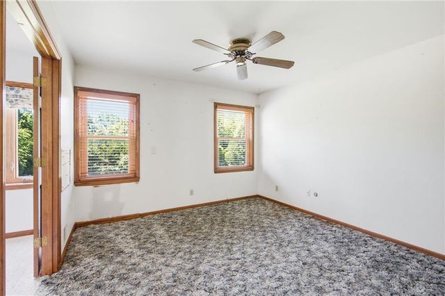 20208 S Bridle Lane, Peculiar, MO 64078
