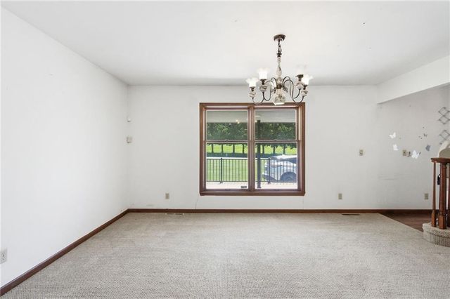 20208 S Bridle Lane, Peculiar, MO 64078