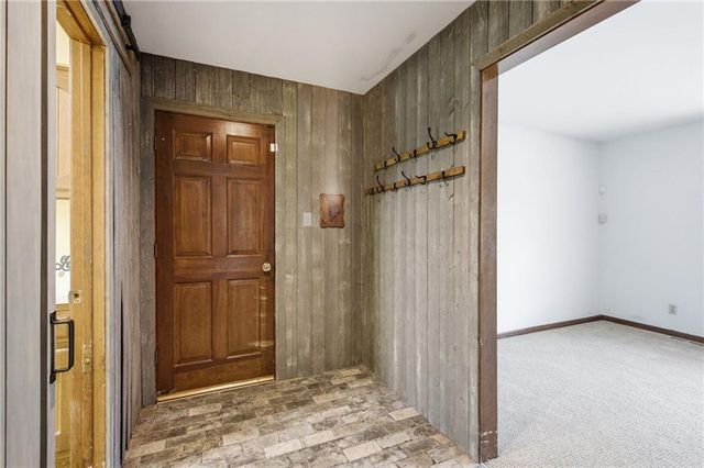 20208 S Bridle Lane, Peculiar, MO 64078