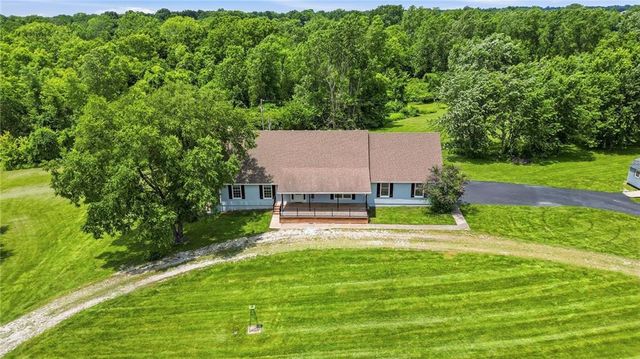 20208 S Bridle Lane, Peculiar, MO 64078