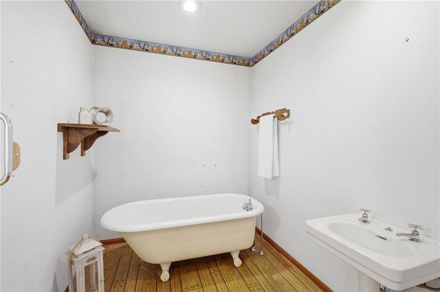 20208 S Bridle Lane, Peculiar, MO 64078