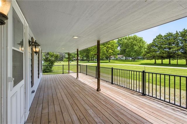 20208 S Bridle Lane, Peculiar, MO 64078