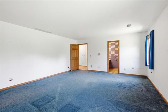 20208 S Bridle Lane, Peculiar, MO 64078