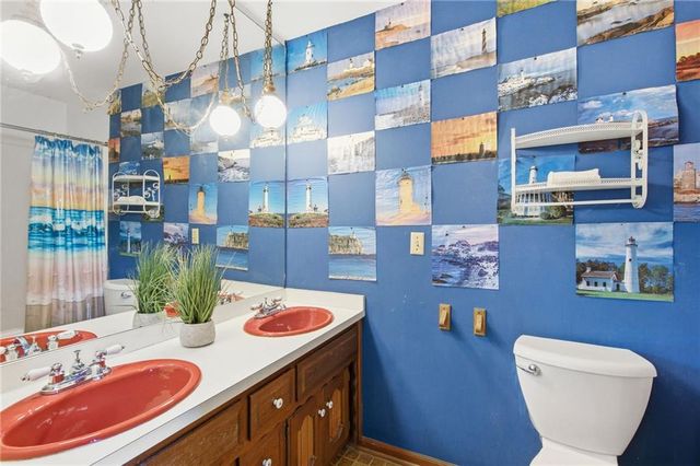 20208 S Bridle Lane, Peculiar, MO 64078