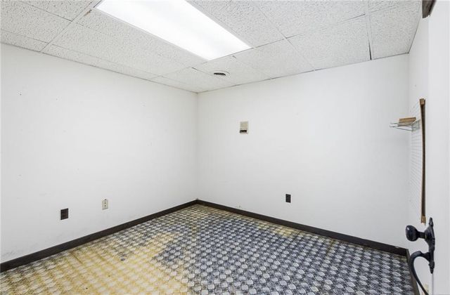 20208 S Bridle Lane, Peculiar, MO 64078