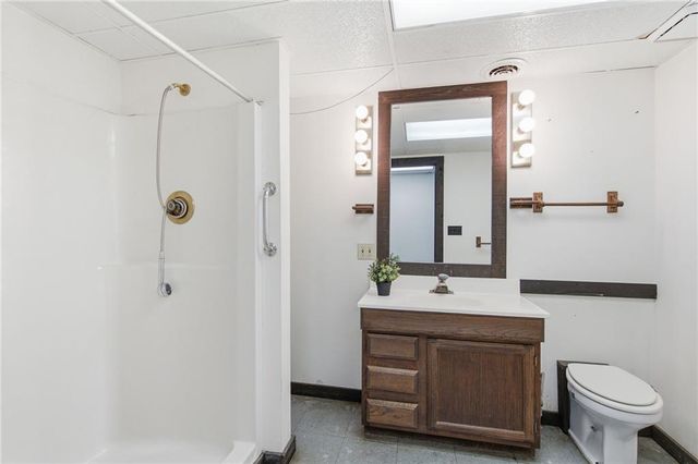 20208 S Bridle Lane, Peculiar, MO 64078