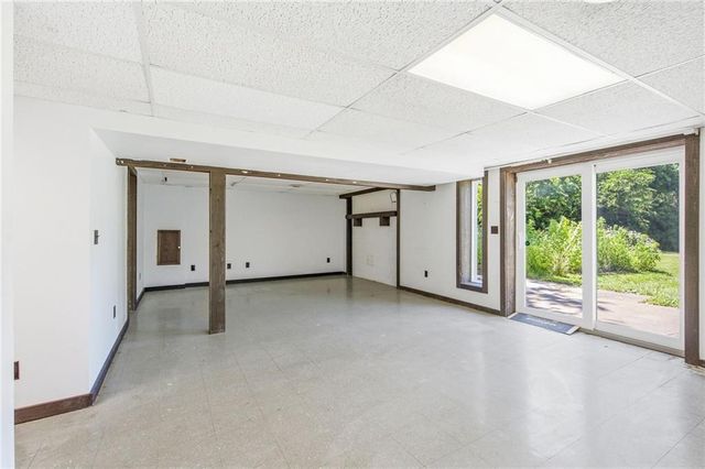 20208 S Bridle Lane, Peculiar, MO 64078