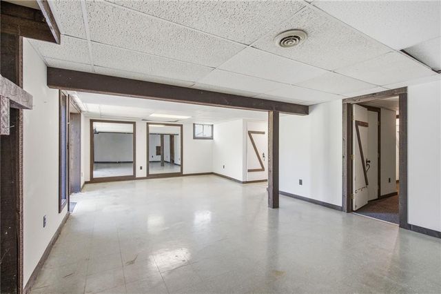 20208 S Bridle Lane, Peculiar, MO 64078