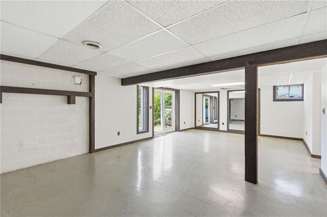 20208 S Bridle Lane, Peculiar, MO 64078