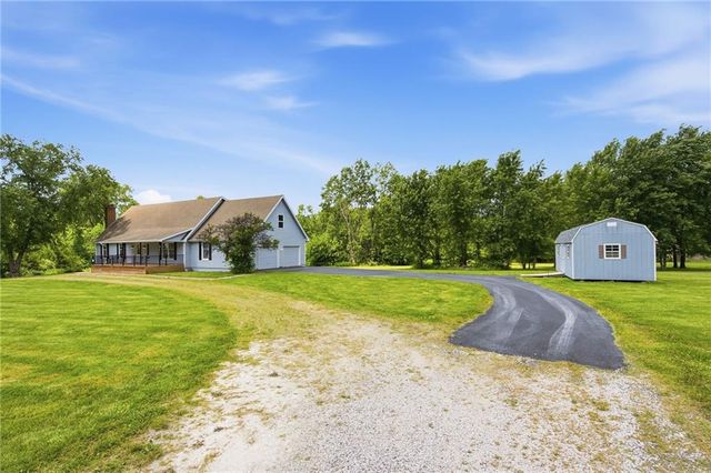 20208 S Bridle Lane, Peculiar, MO 64078