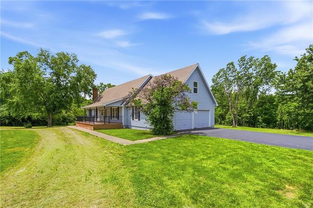 20208 S Bridle Lane, Peculiar, MO 64078