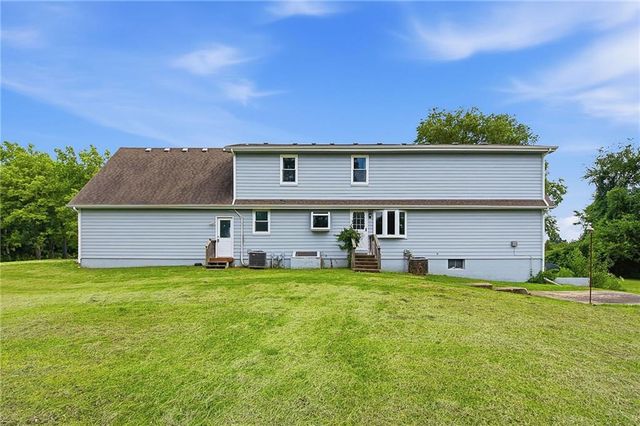 20208 S Bridle Lane, Peculiar, MO 64078