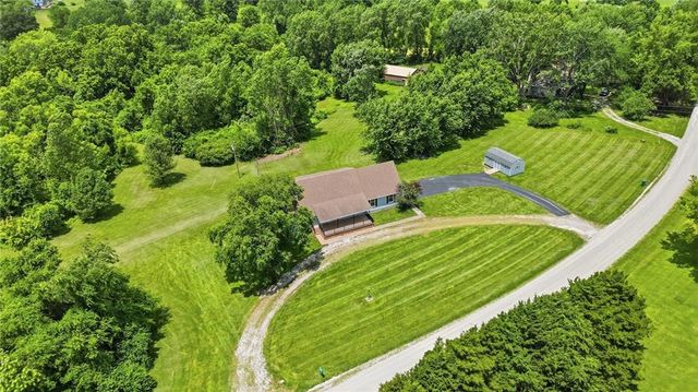 20208 S Bridle Lane, Peculiar, MO 64078