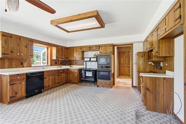 20208 S Bridle Lane, Peculiar, MO 64078