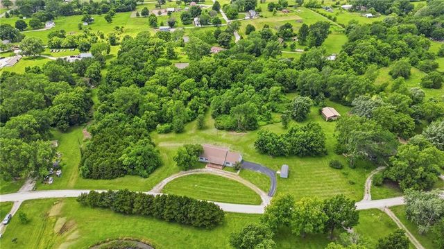 20208 S Bridle Lane, Peculiar, MO 64078