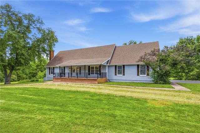 20208 S Bridle Lane, Peculiar, MO 64078