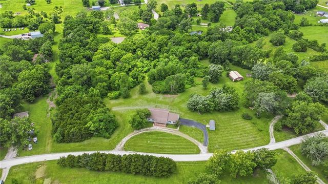 20208 S Bridle Lane, Peculiar, MO 64078