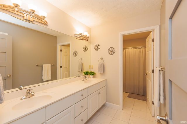 5108 W Pineridge Drive, Muncie, IN 47304