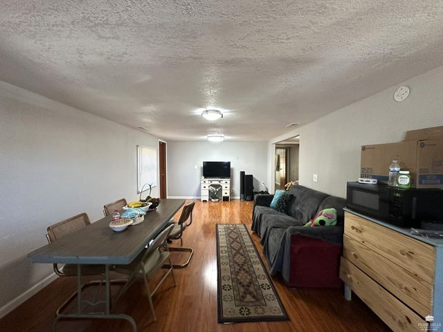 561 Zeandale, Manhattan, KS 66502