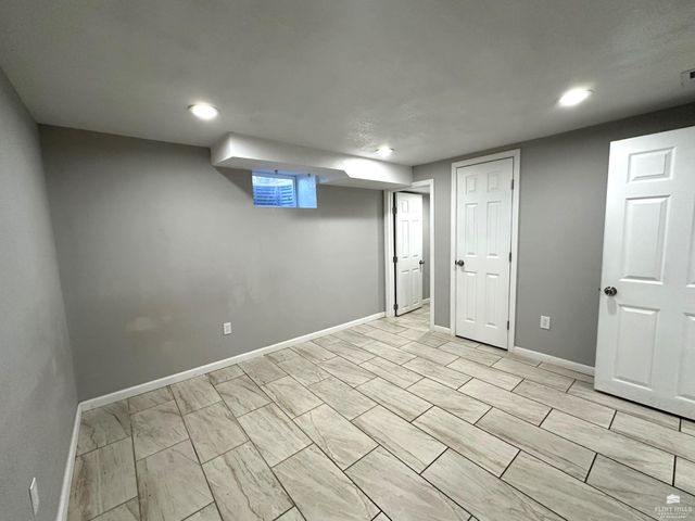 561 Zeandale, Manhattan, KS 66502