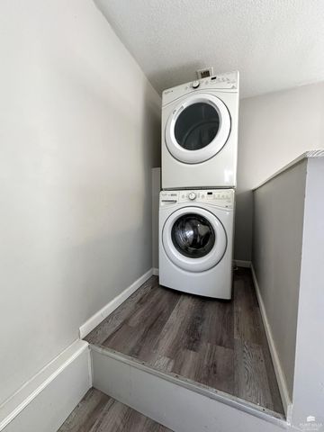 561 Zeandale, Manhattan, KS 66502