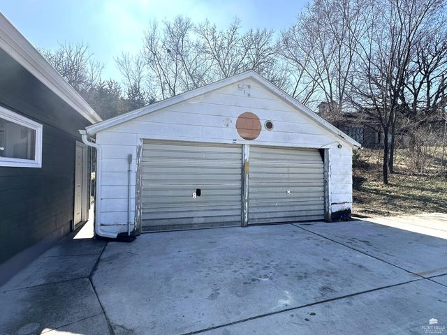 561 Zeandale, Manhattan, KS 66502