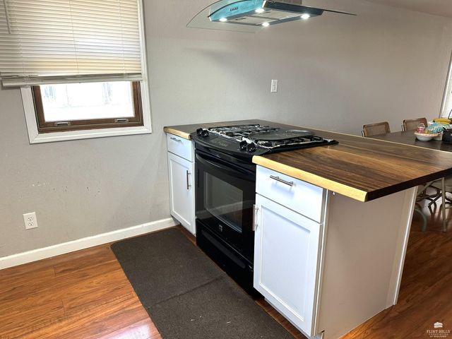 561 Zeandale, Manhattan, KS 66502