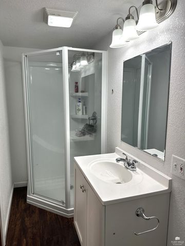 561 Zeandale, Manhattan, KS 66502