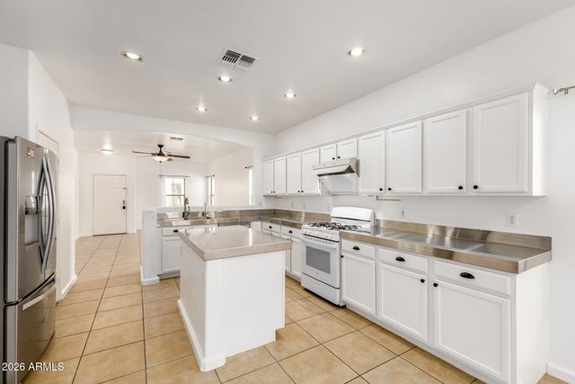 2645 S SOUTHWIND Drive, Gilbert, AZ 85295