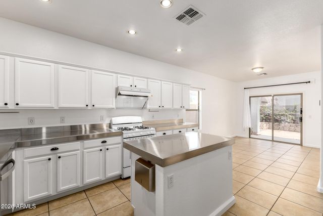 2645 S SOUTHWIND Drive, Gilbert, AZ 85295