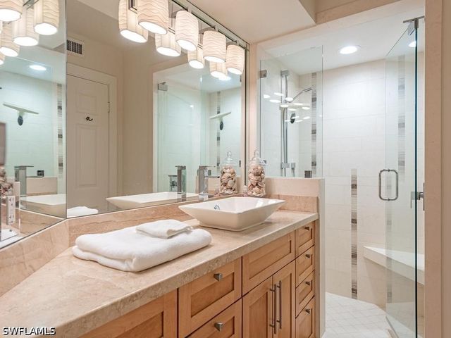4551 Gulf Shore BLVD N 606, Naples, FL 34103