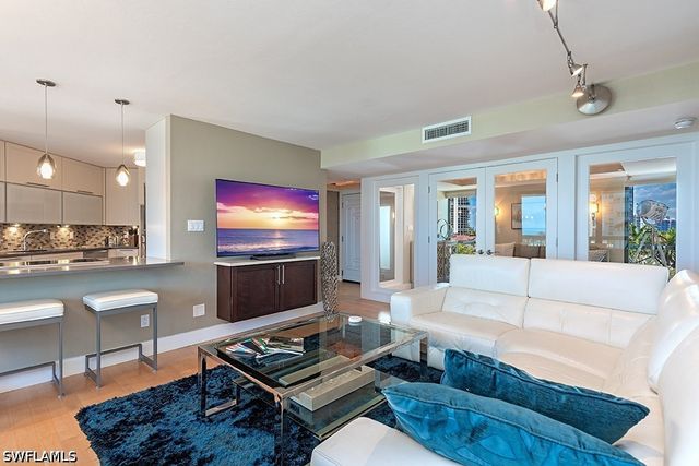 4551 Gulf Shore BLVD N 606, Naples, FL 34103