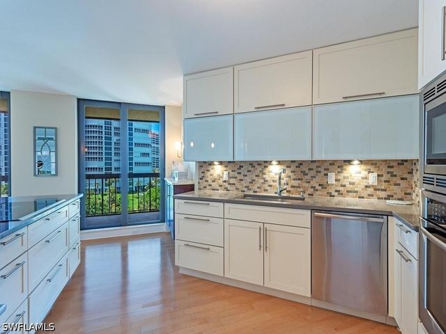 4551 Gulf Shore BLVD N 606, Naples, FL 34103
