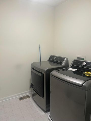 836 Saddle Avenue, Pataskala, OH 43062