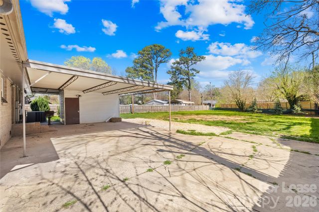 4033 Woodgreen Terrace, Charlotte, NC 28205