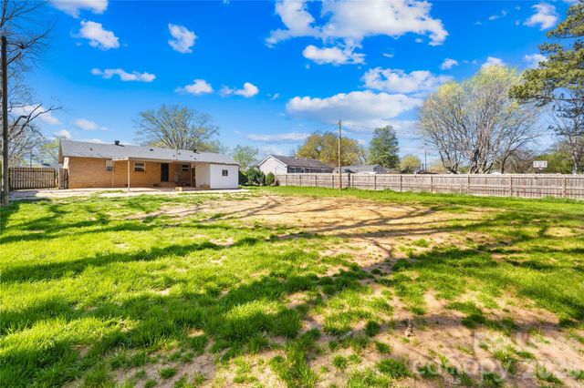 4033 Woodgreen Terrace, Charlotte, NC 28205