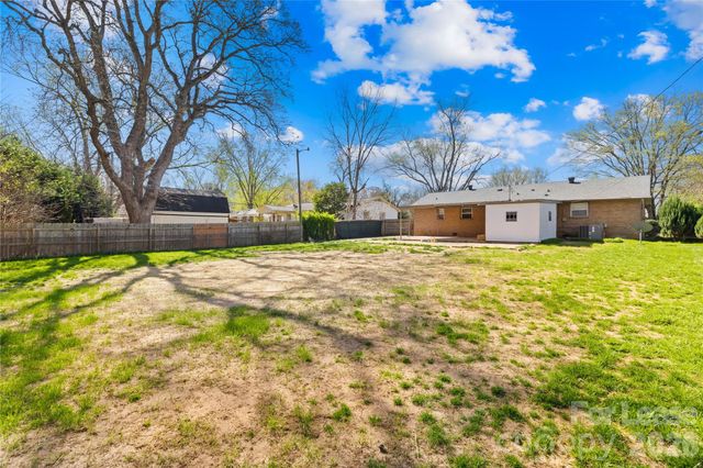 4033 Woodgreen Terrace, Charlotte, NC 28205