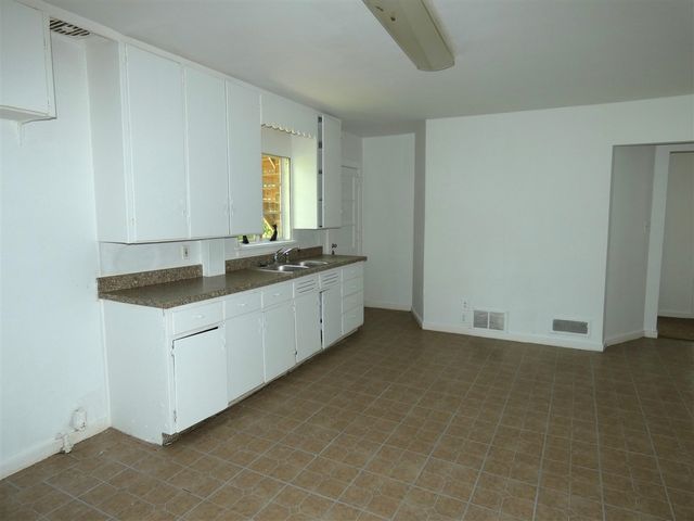 1627 Ogden Avenue, Benton Harbor, MI 49022