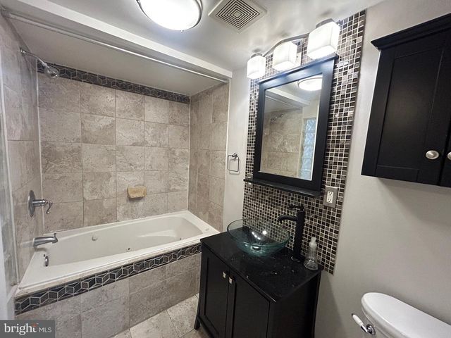 40 E BARNEY ST, Baltimore, MD 21230