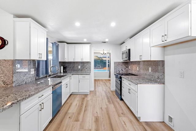 1059 Souza Blvd, Manteca, CA 95336